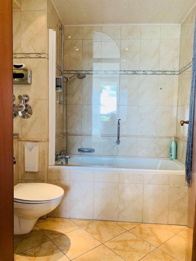Private Suite Im Gebaeude Des Graf Eberhard Hotels Bad Urach Luaran gambar